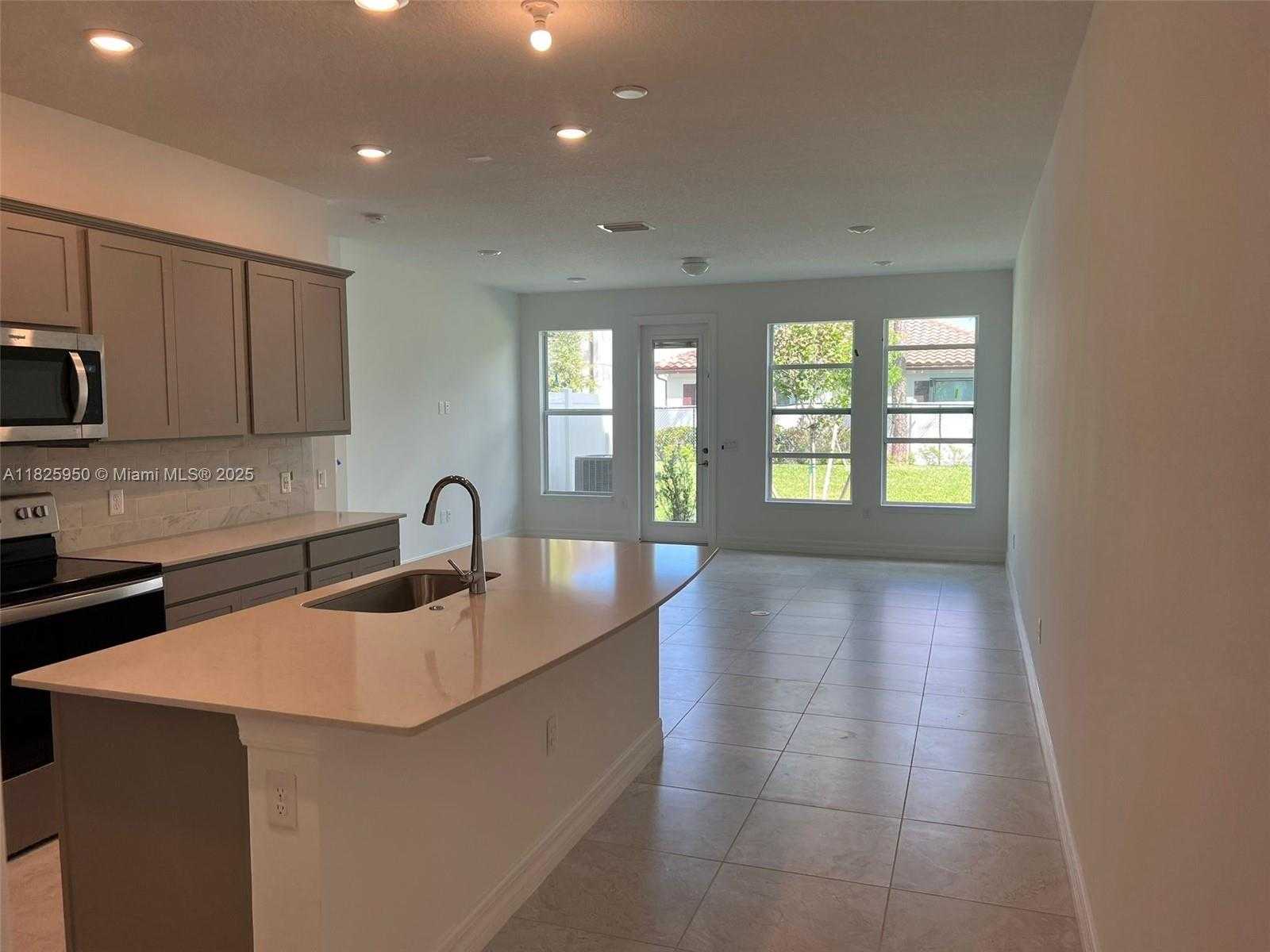 Small Image of 6121 RANCHO LANE, West Palm Beach Number 5