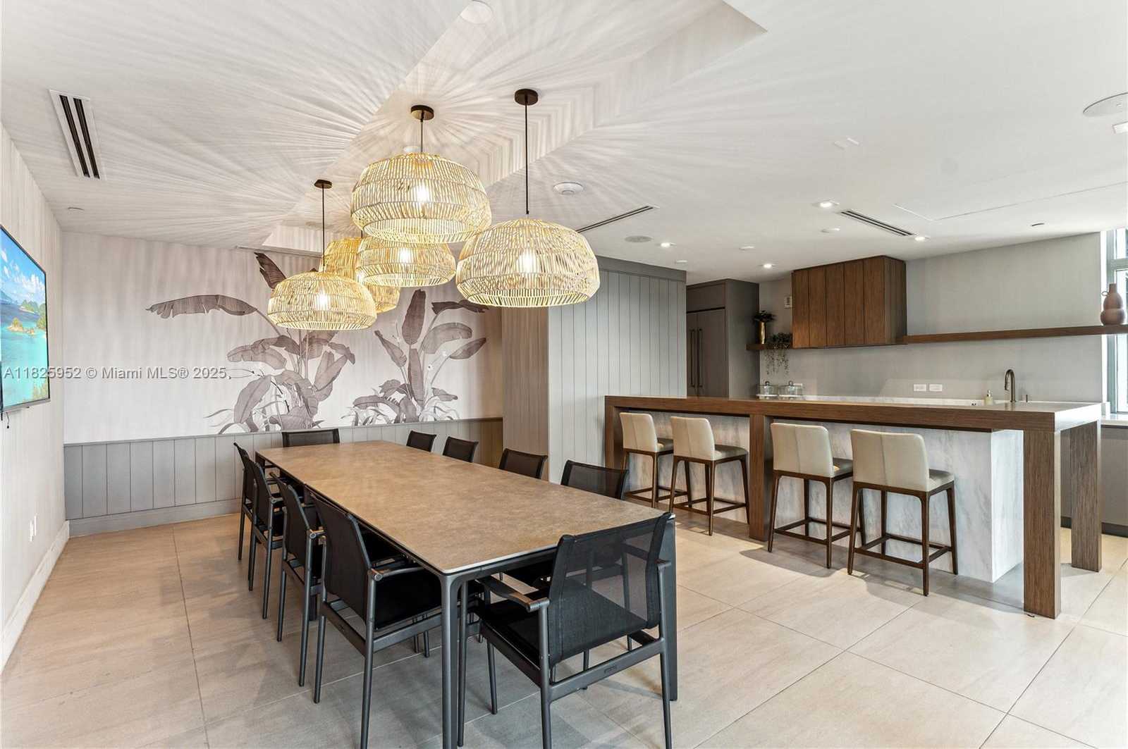 Small Image of 515 VALENCIA AVE #301, Coral Gables Number 31