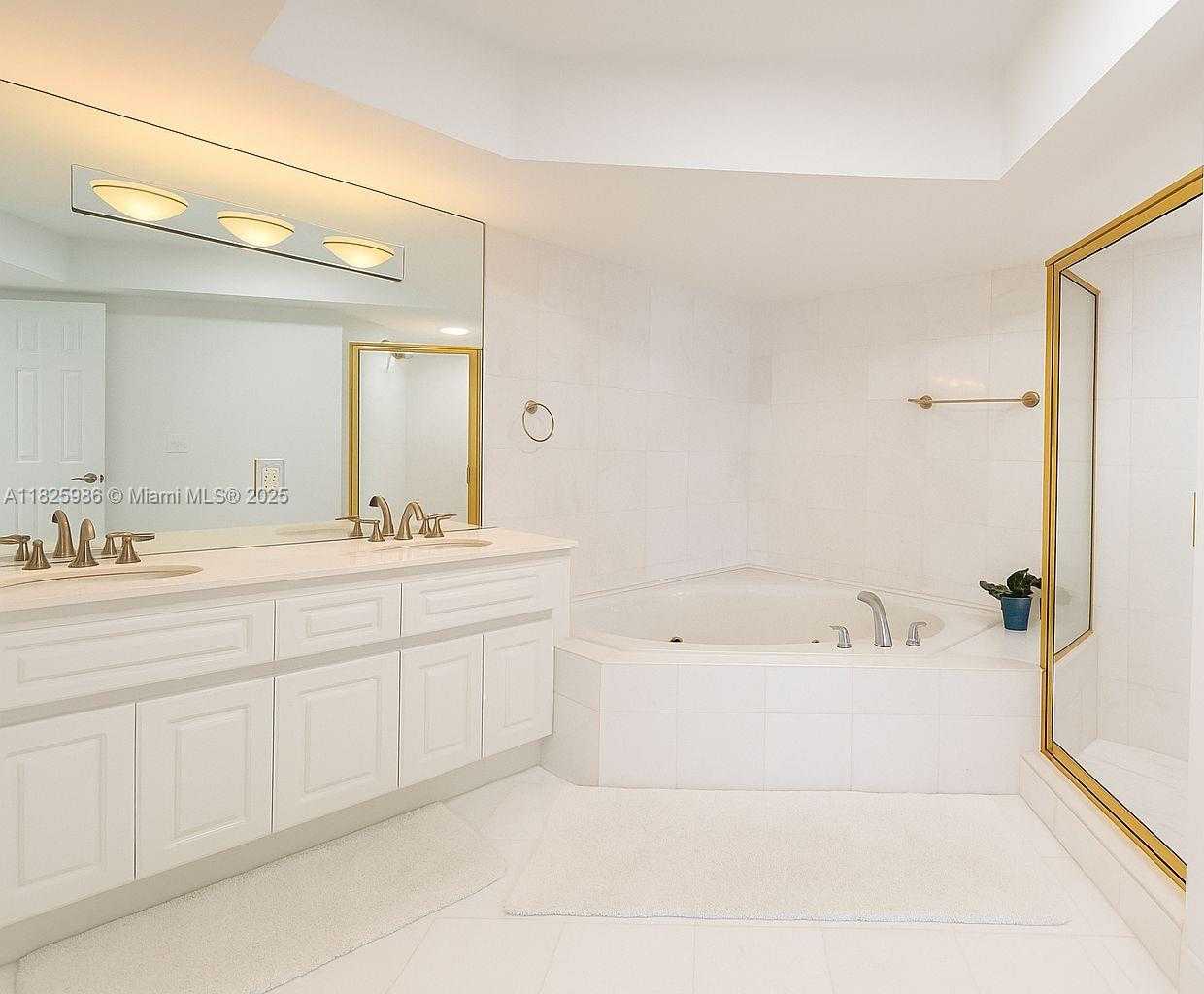 Small Image of 6301 COLLINS AVE #1005, Miami Beach Number 9