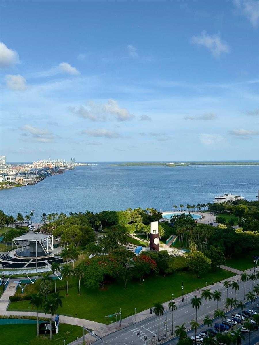 Small Image of 244 BISCAYNE BLVD #2305, Miami Number 18
