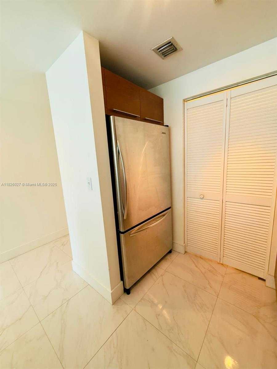 Small Image of 244 BISCAYNE BLVD #2305, Miami Number 21