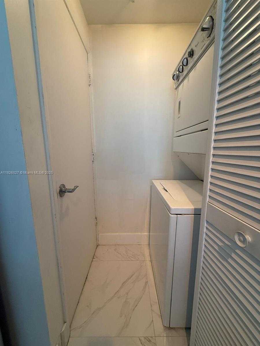 Small Image of 244 BISCAYNE BLVD #2305, Miami Number 25