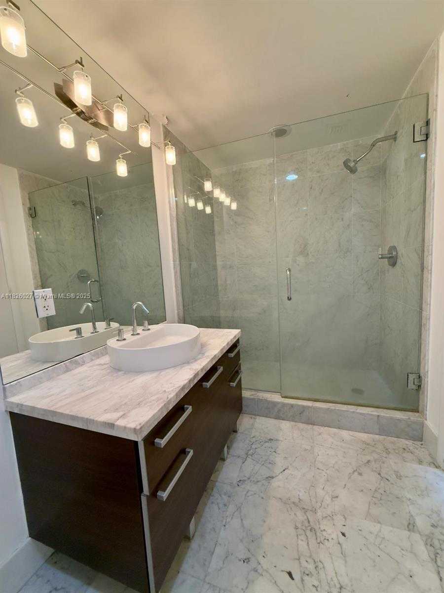 Small Image of 244 BISCAYNE BLVD #2305, Miami Number 29