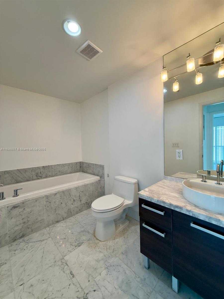 Small Image of 244 BISCAYNE BLVD #2305, Miami Number 32