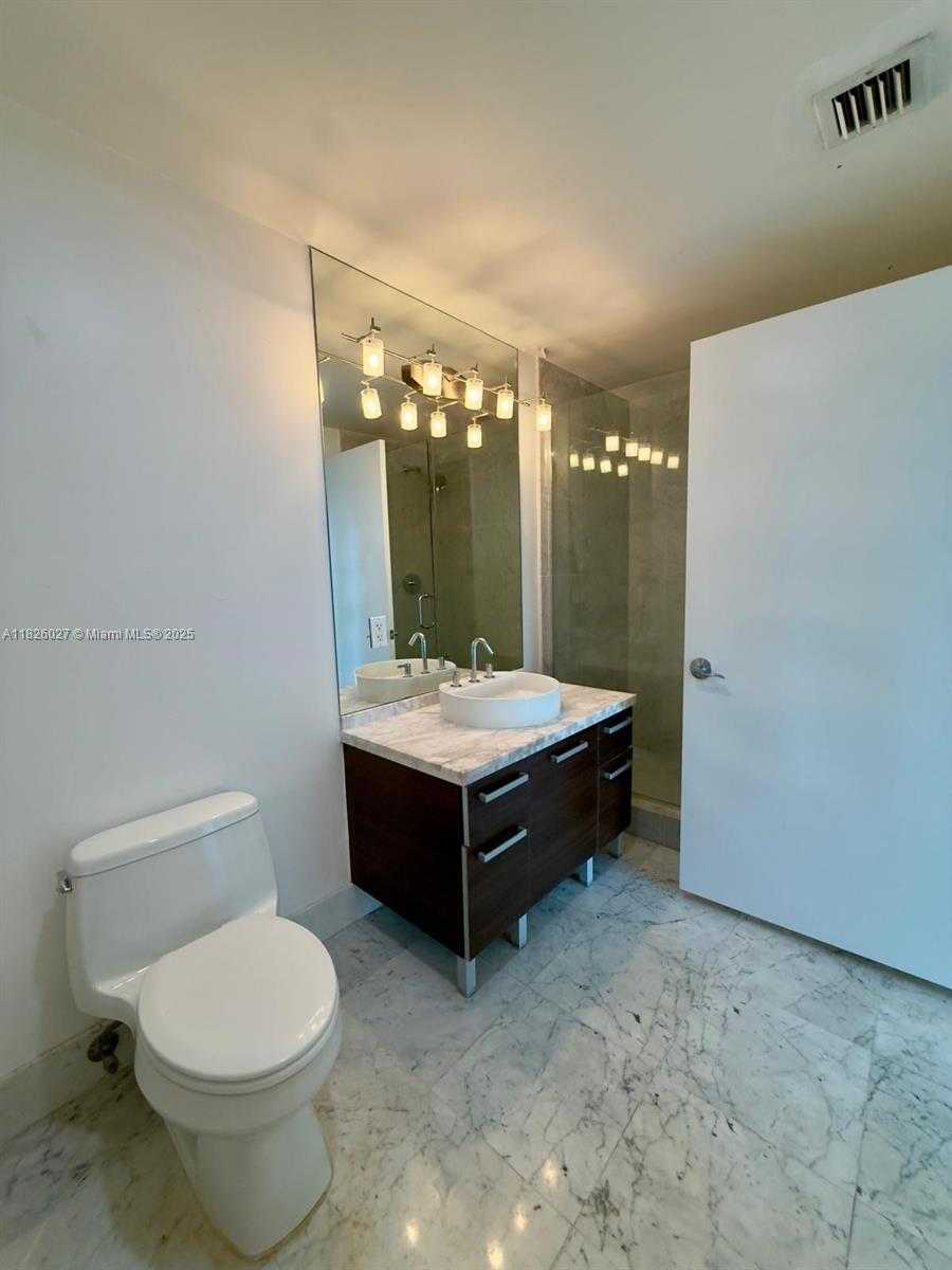 Small Image of 244 BISCAYNE BLVD #2305, Miami Number 33