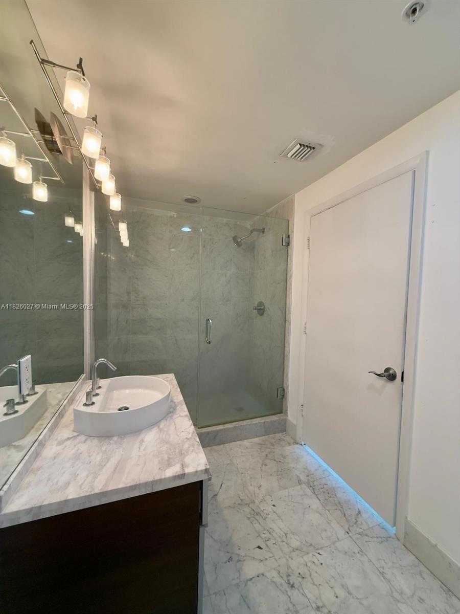 Small Image of 244 BISCAYNE BLVD #2305, Miami Number 34