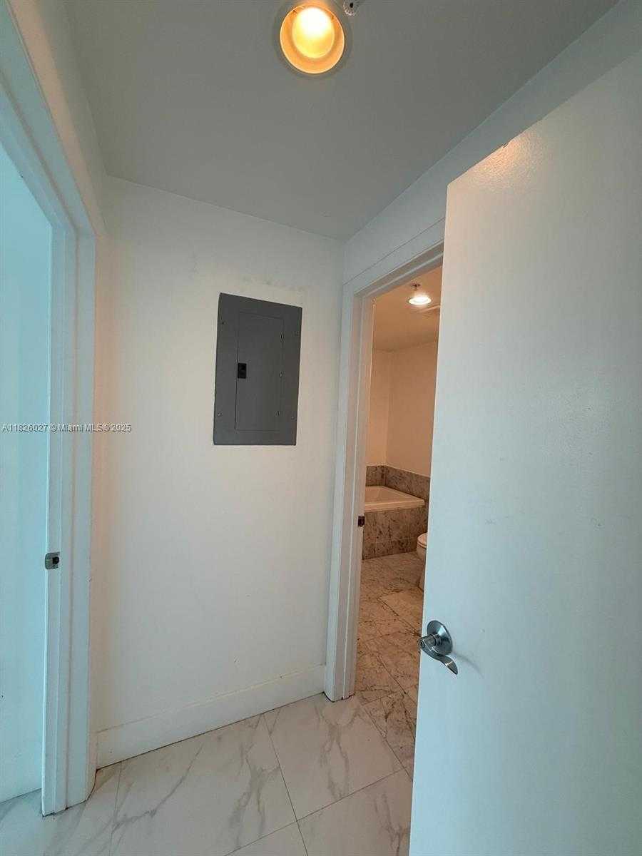 Small Image of 244 BISCAYNE BLVD #2305, Miami Number 43
