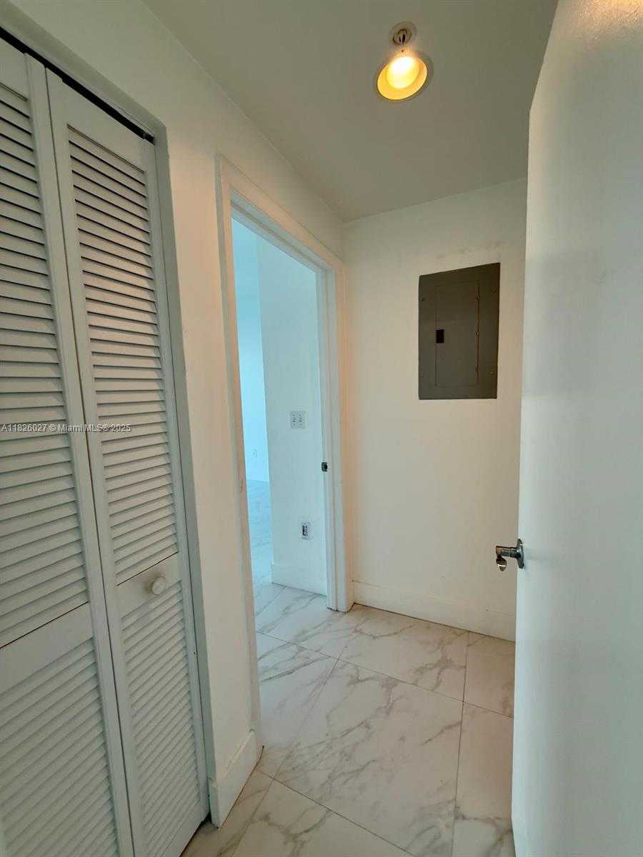 Small Image of 244 BISCAYNE BLVD #2305, Miami Number 48