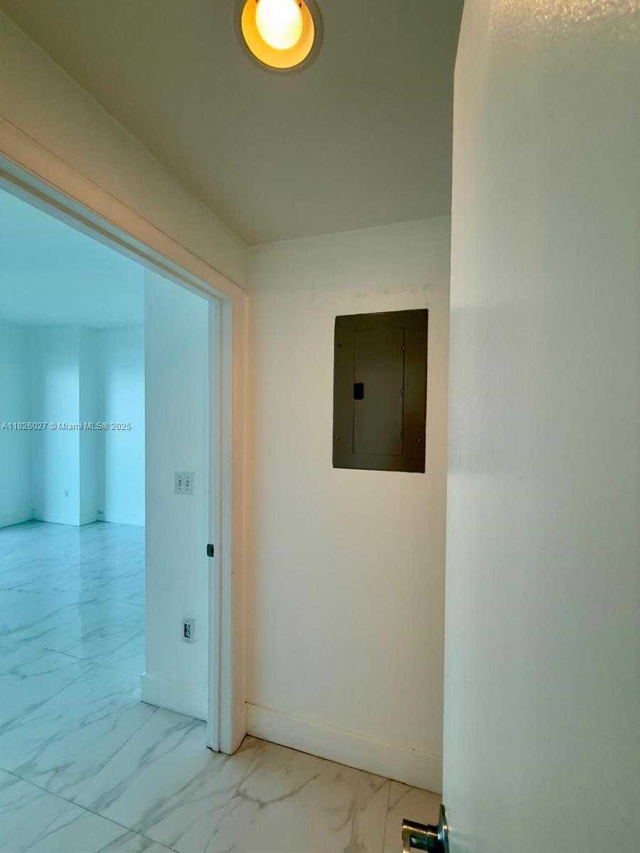Small Image of 244 BISCAYNE BLVD #2305, Miami Number 51