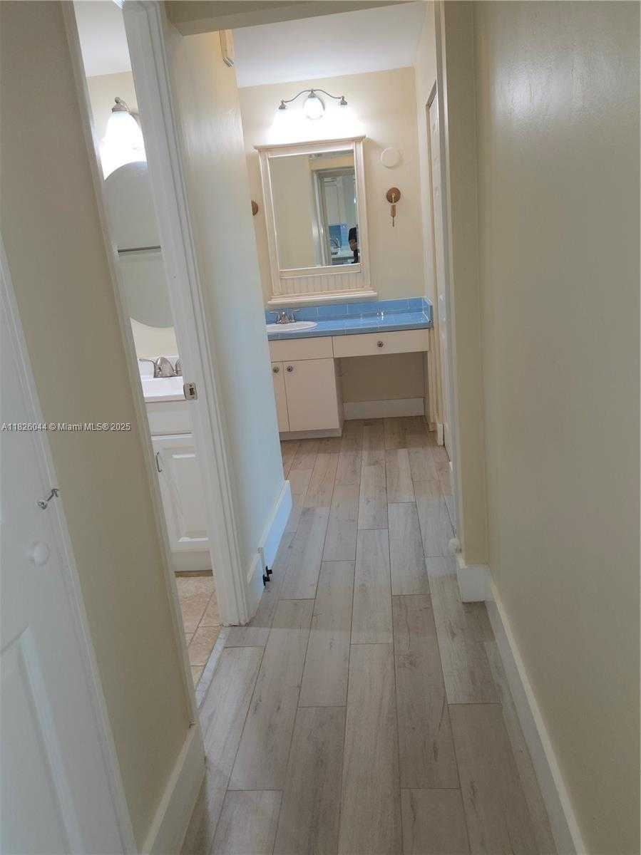 Small Image of 7135 COLLINS AVE #424, Miami Beach Number 13