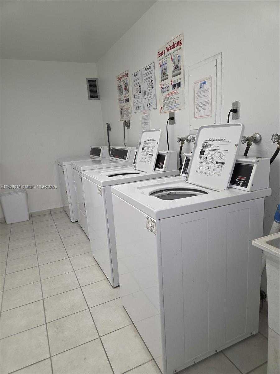 Small Image of 7135 COLLINS AVE #424, Miami Beach Number 15