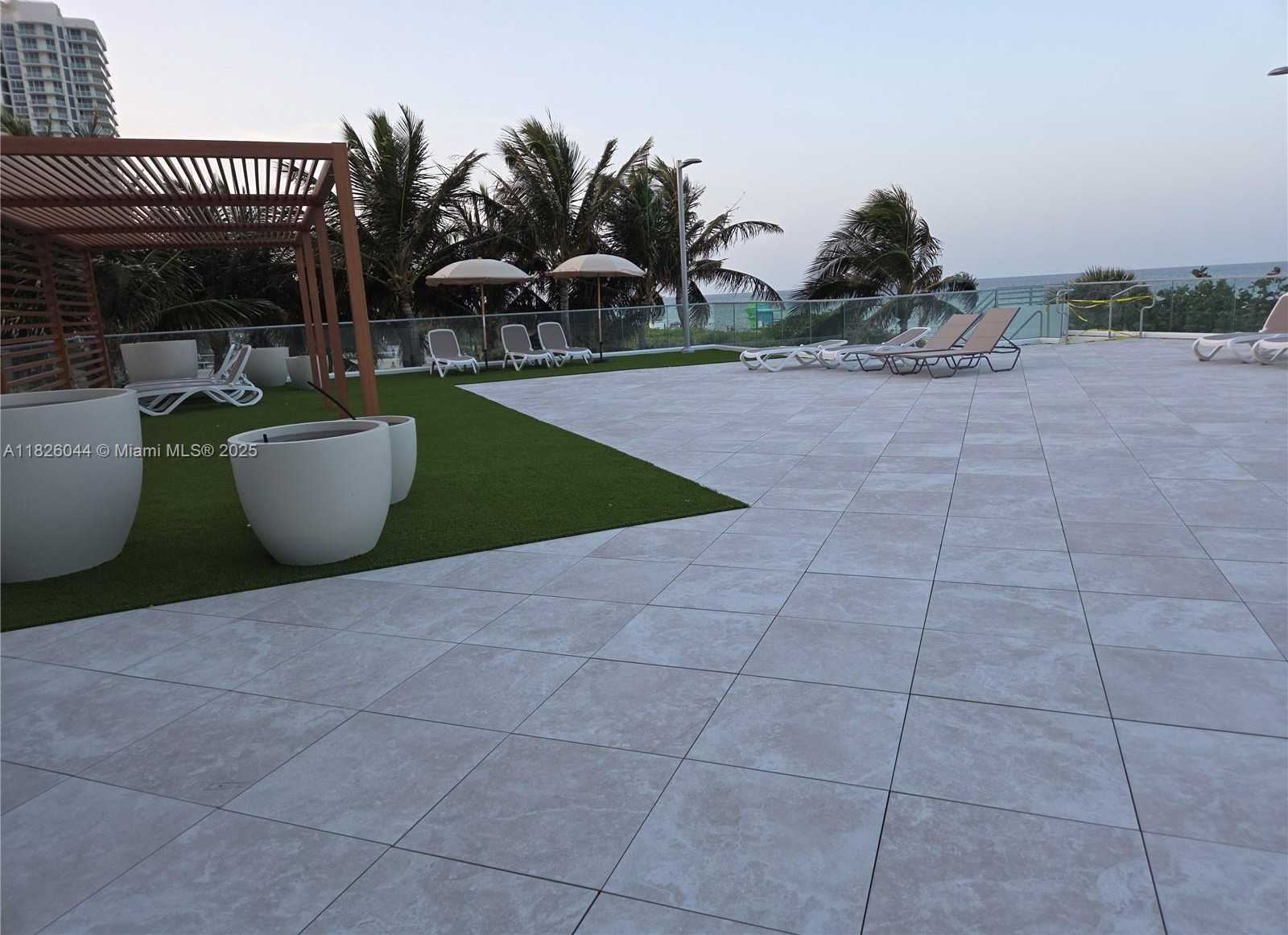 Small Image of 7135 COLLINS AVE #424, Miami Beach Number 4