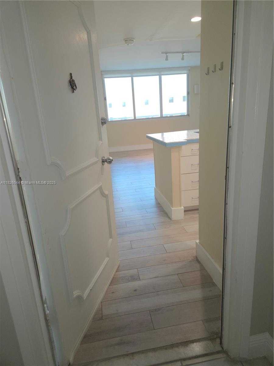 Small Image of 7135 COLLINS AVE #424, Miami Beach Number 7