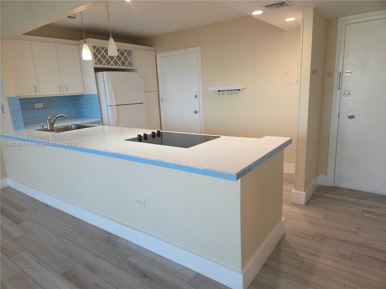 Small Image of 7135 COLLINS AVE #424, Miami Beach Number 8