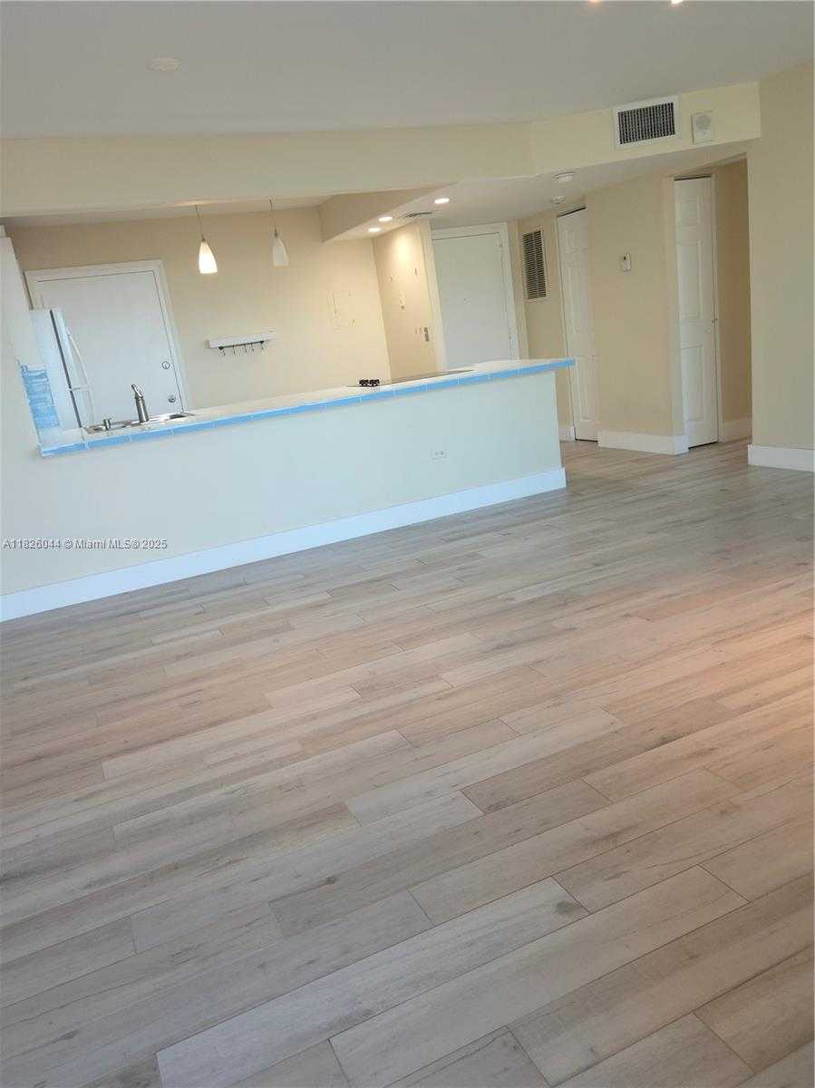 Small Image of 7135 COLLINS AVE #424, Miami Beach Number 9