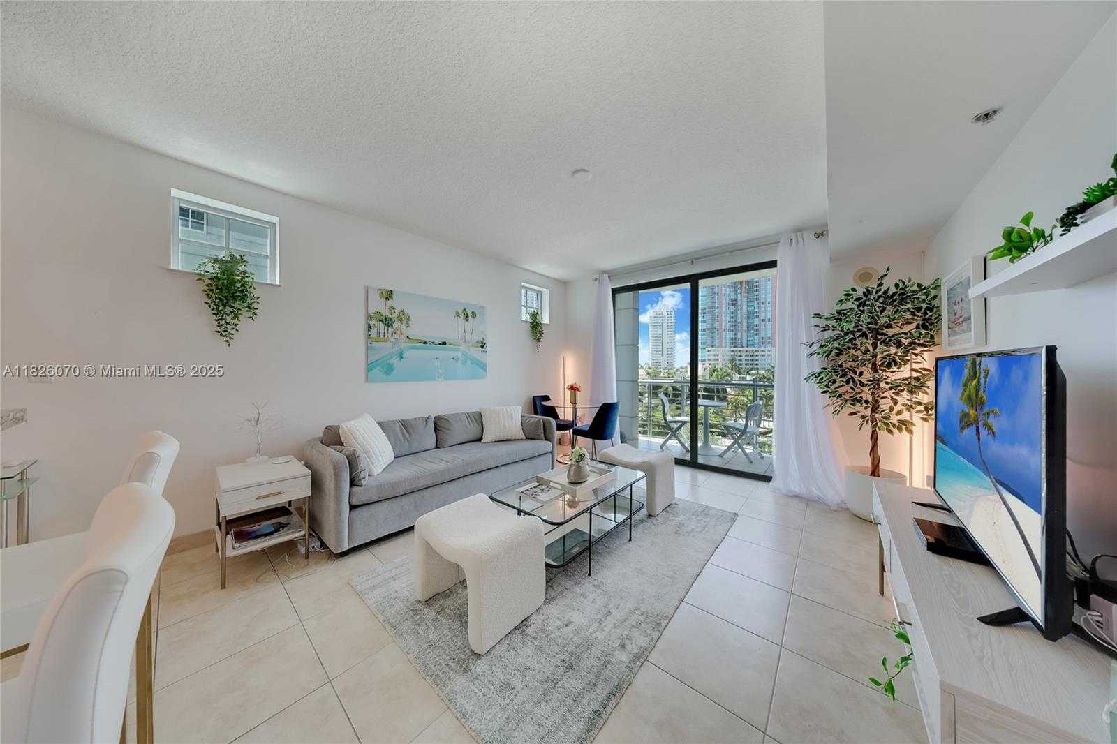 Small Image of 110 WASHINGTON AVE #1611, Miami Beach Number 3