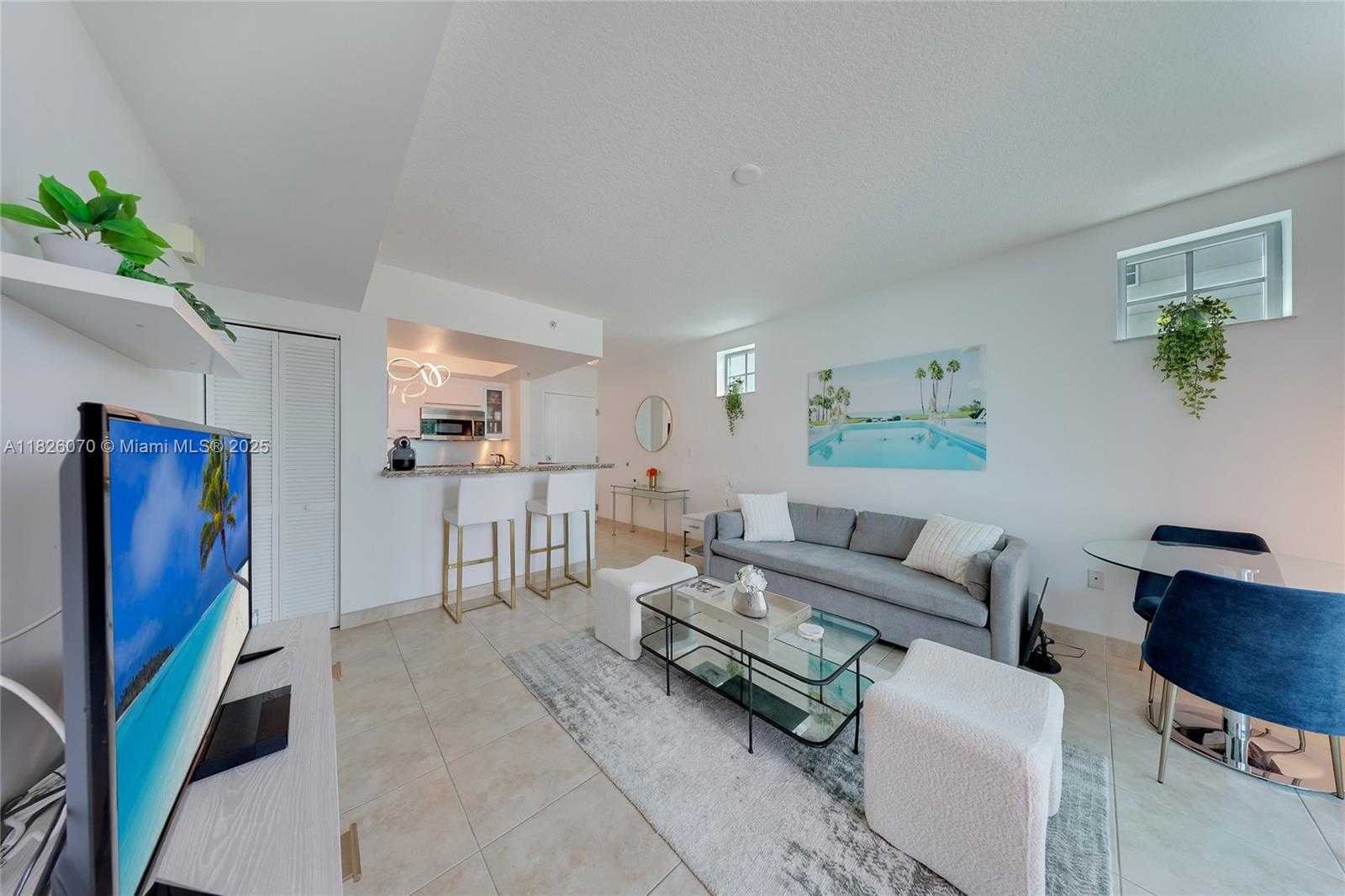 Small Image of 110 WASHINGTON AVE #1611, Miami Beach Number 4