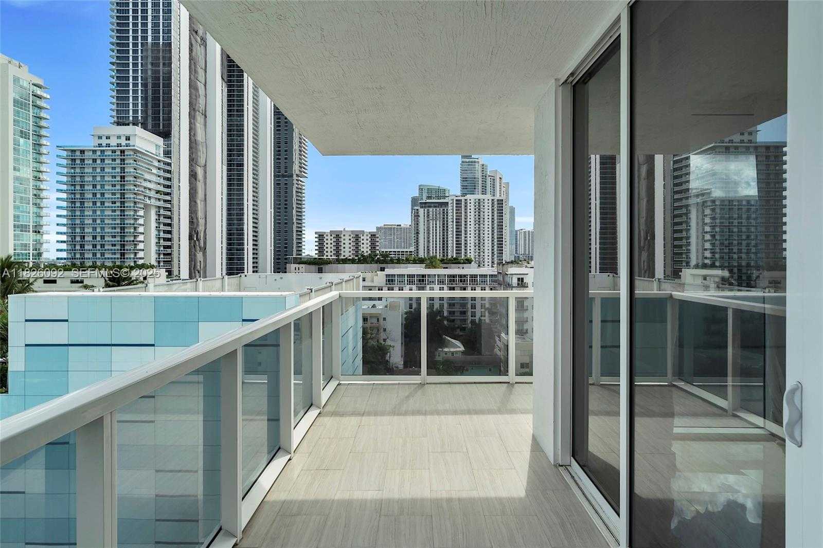 Imagen de Pequeño Objeto