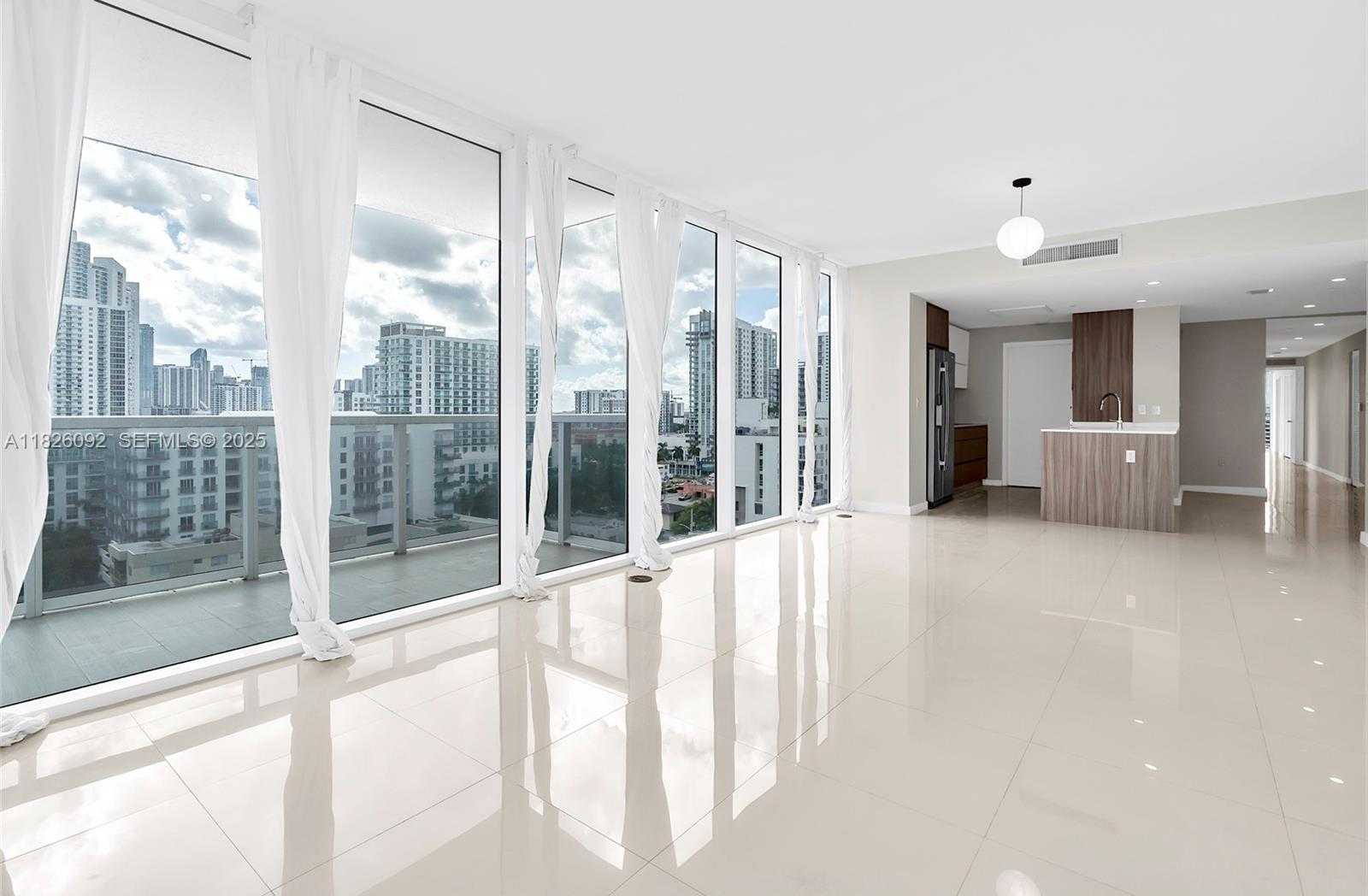 Imagen de Pequeño Objeto