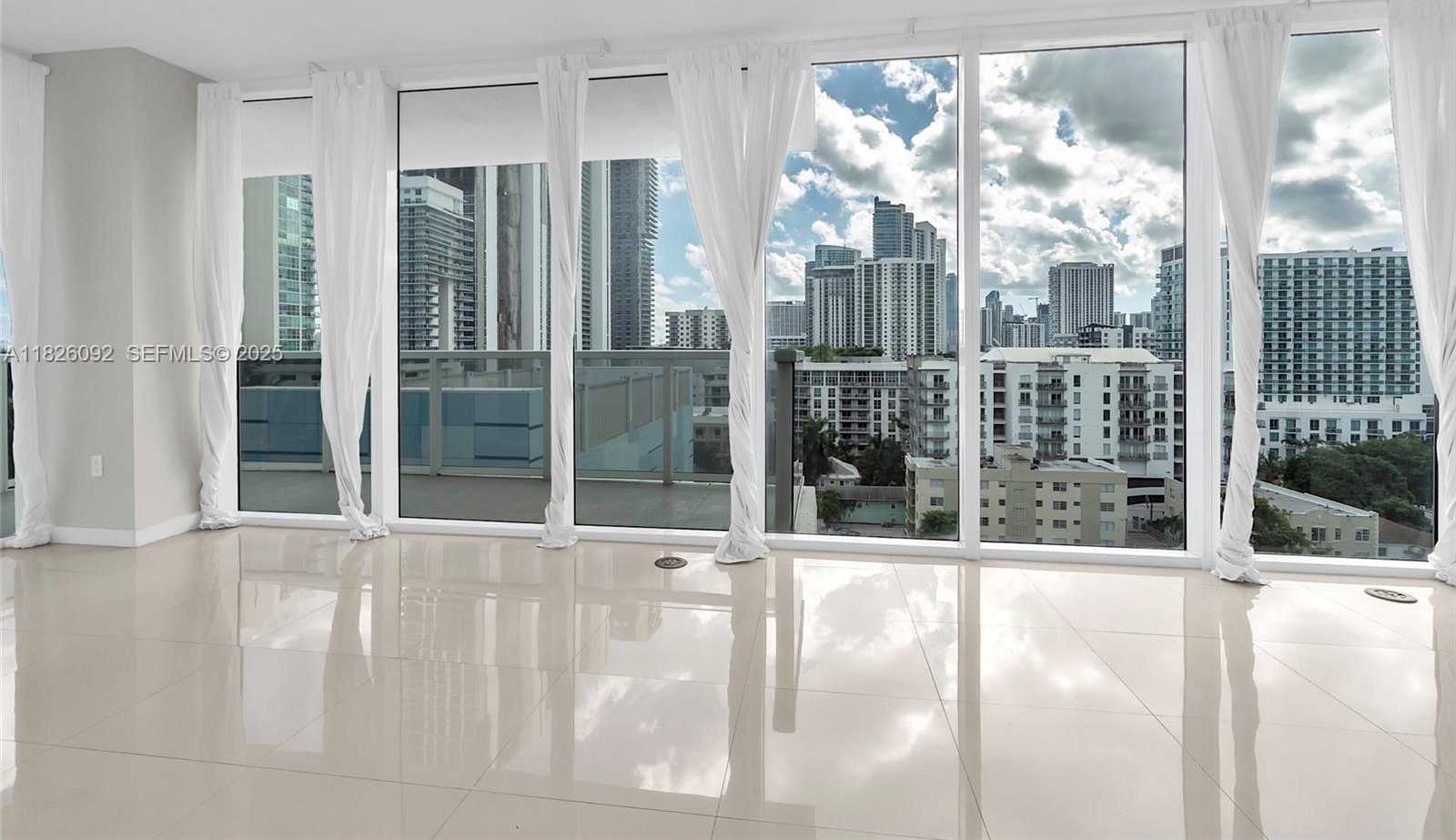 Imagen de Pequeño Objeto