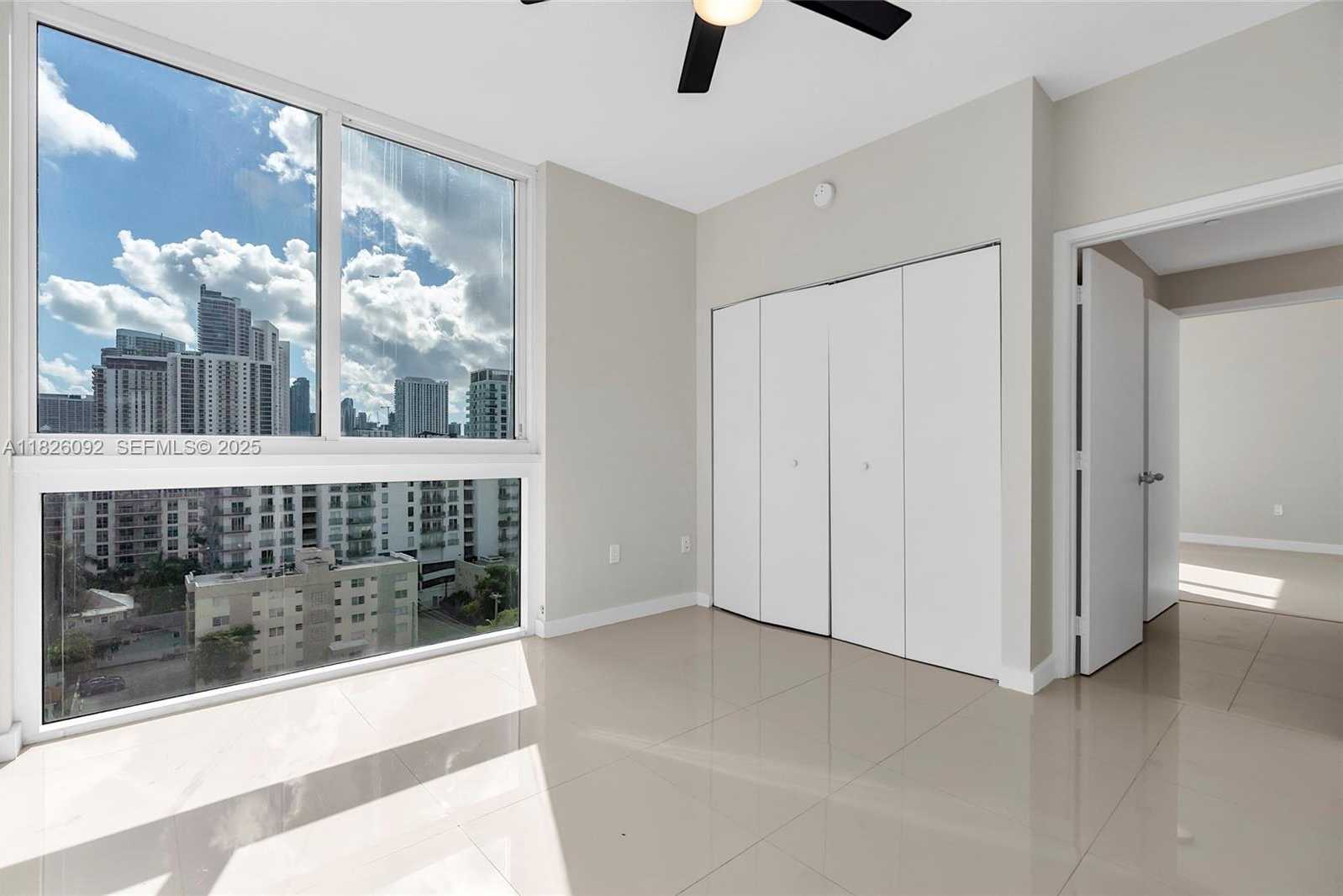 Imagen de Pequeño Objeto