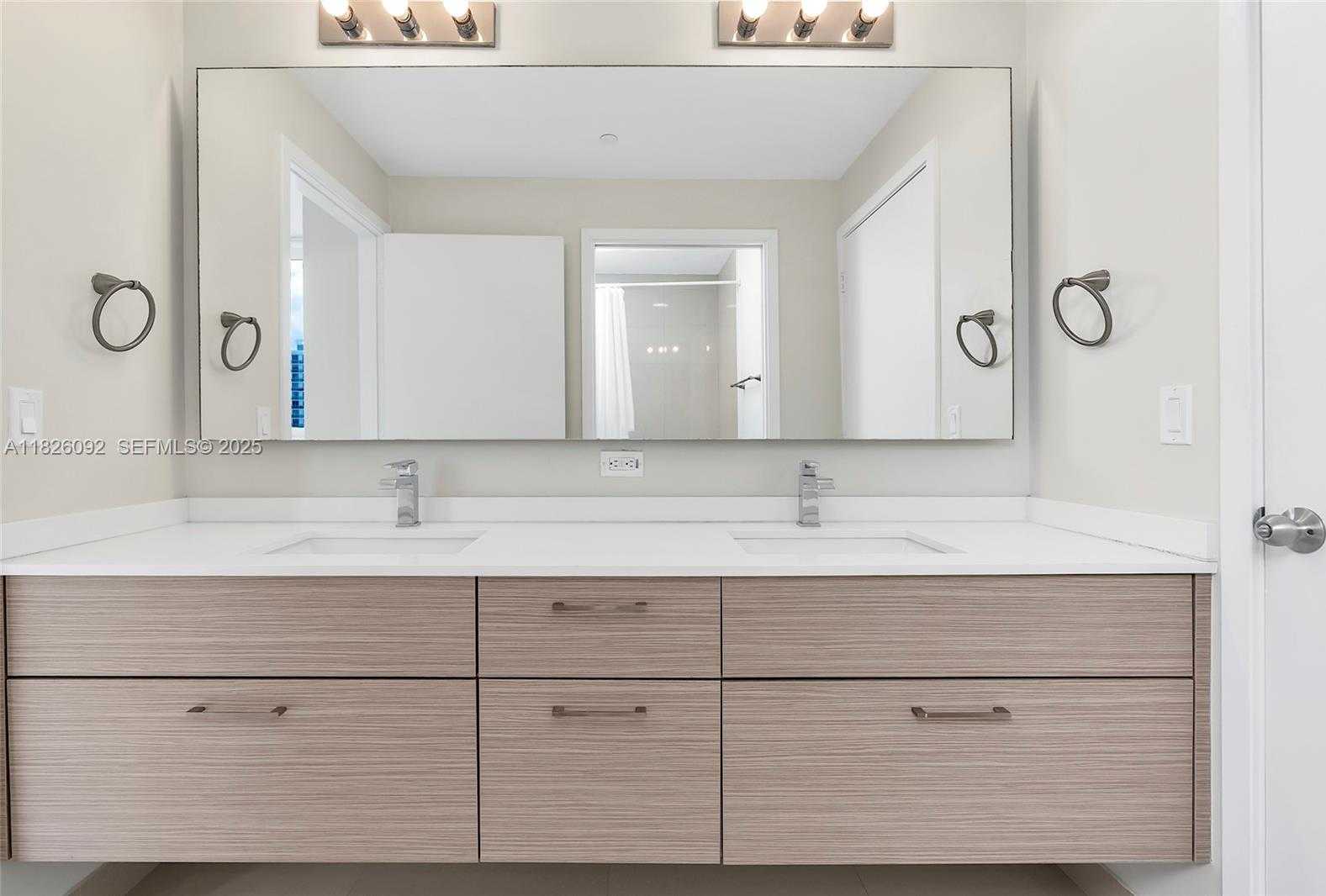 Imagen de Pequeño Objeto