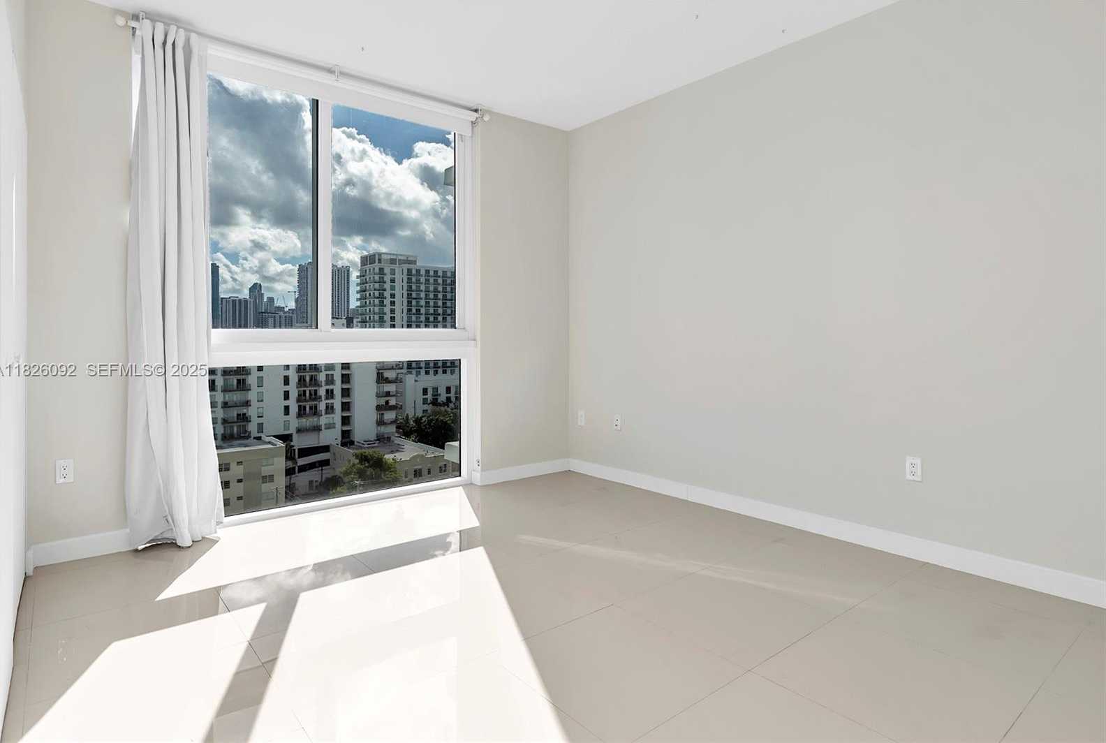 Imagen de Pequeño Objeto