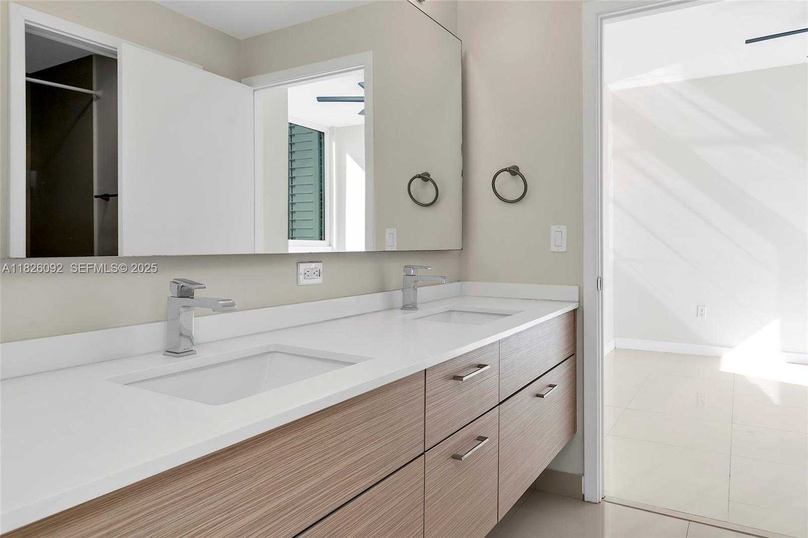 Imagen de Pequeño Objeto