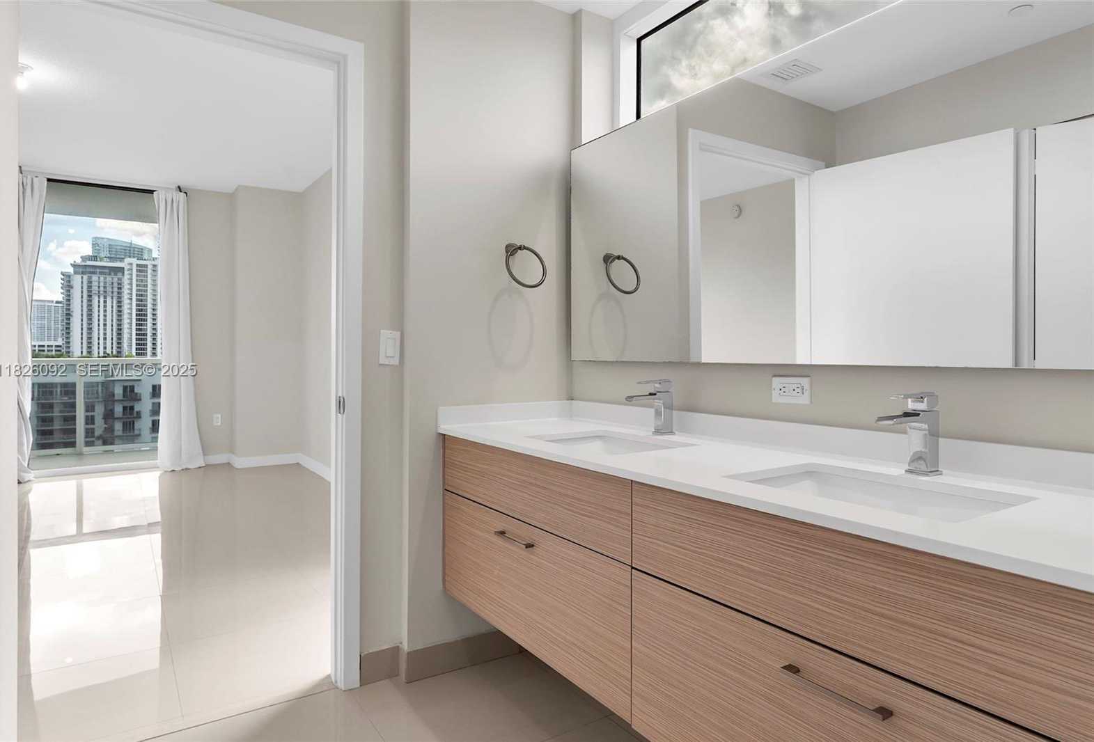 Imagen de Pequeño Objeto