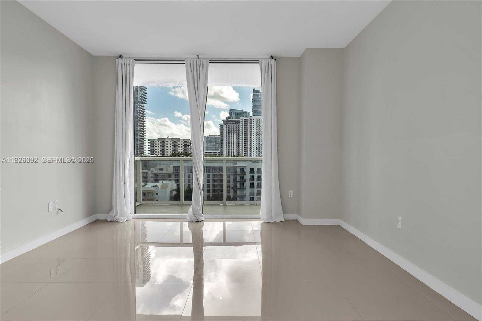 Imagen de Pequeño Objeto