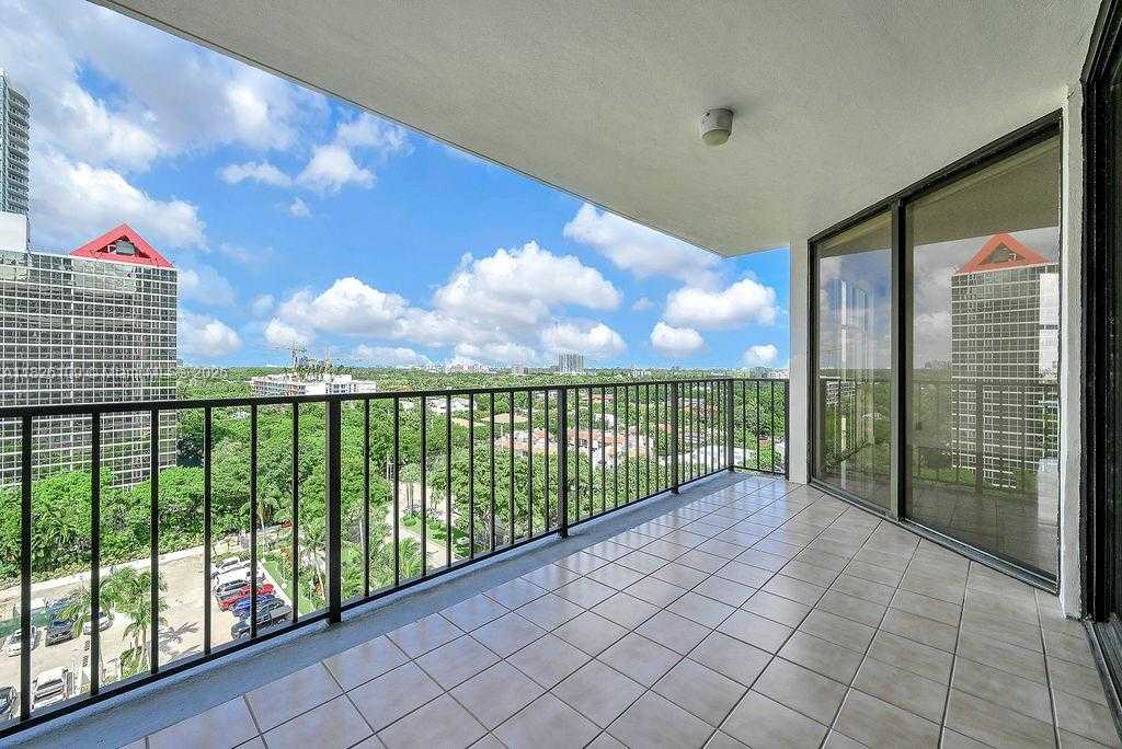 Small Image of 1915 BRICKELL AVE #C1213, Miami Number 31