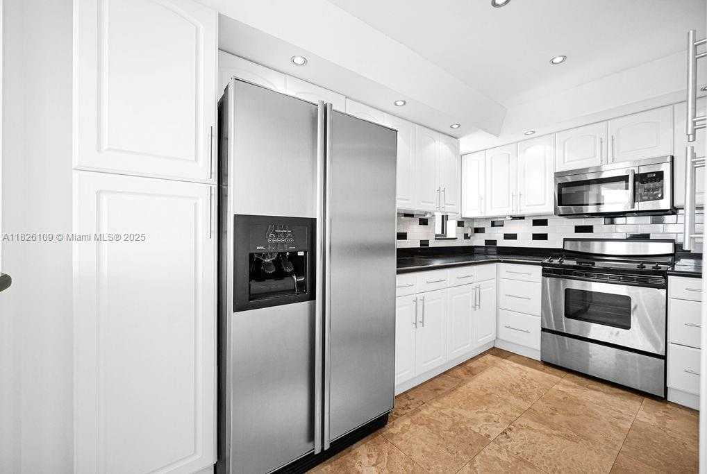 Small Image of 1915 BRICKELL AVE #C1213, Miami Number 7