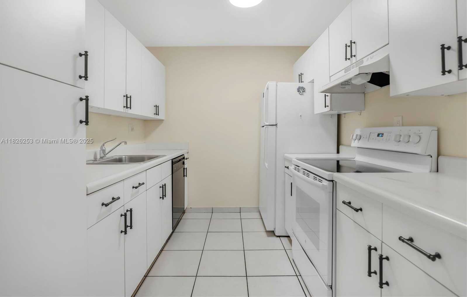 Small Image of 7204 FAIRWAY DR #I25, Miami Lakes Number 11