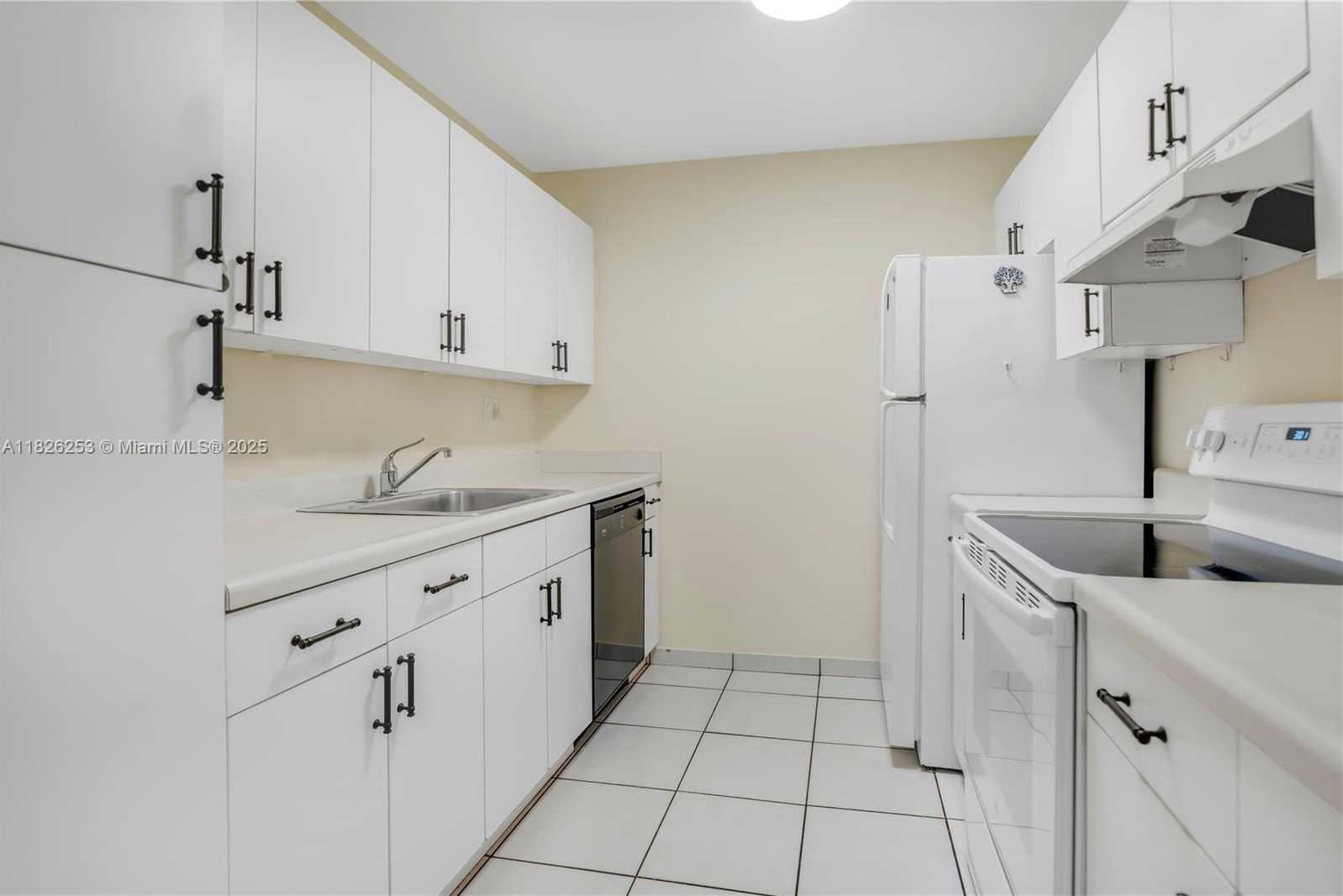 Small Image of 7204 FAIRWAY DR #I25, Miami Lakes Number 12