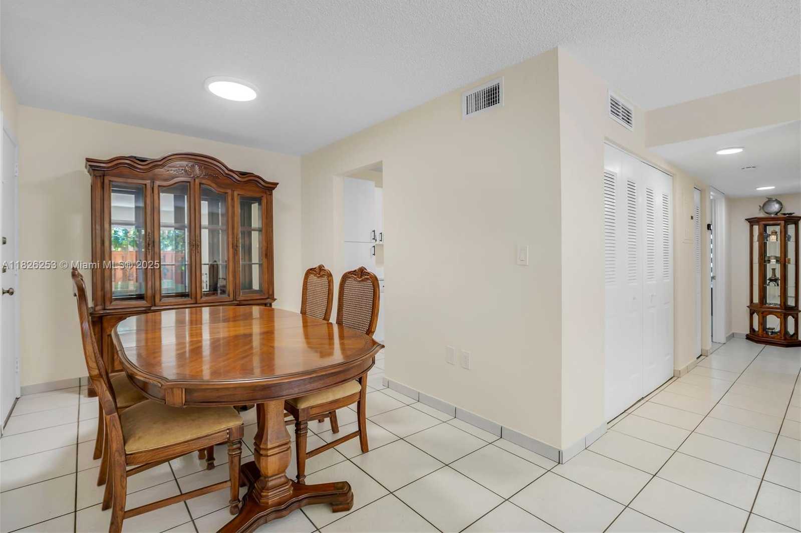 Small Image of 7204 FAIRWAY DR #I25, Miami Lakes Number 13