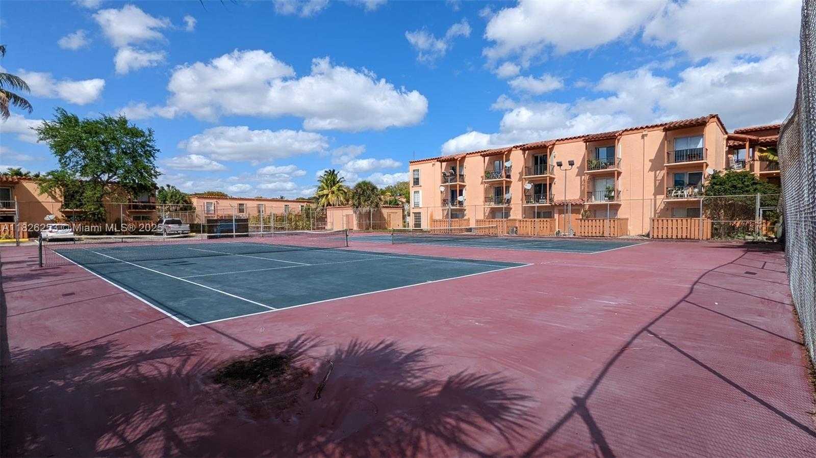 Small Image of 7204 FAIRWAY DR #I25, Miami Lakes Number 22