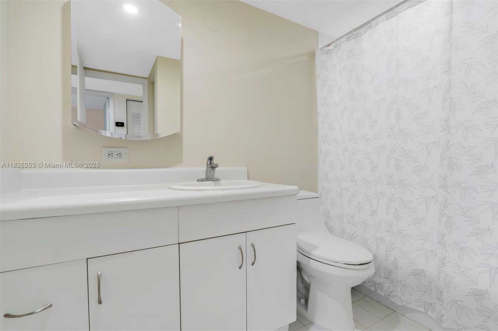 Small Image of 7204 FAIRWAY DR #I25, Miami Lakes Number 8