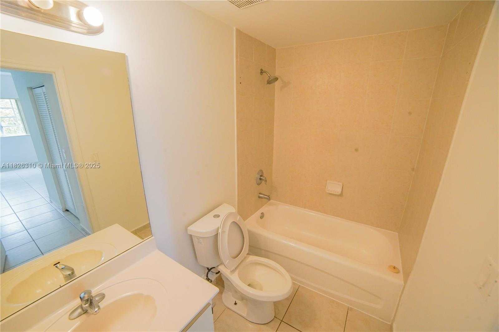 Small Image of 7200 NORTH WEST 114 AVE #305, Doral Number 11