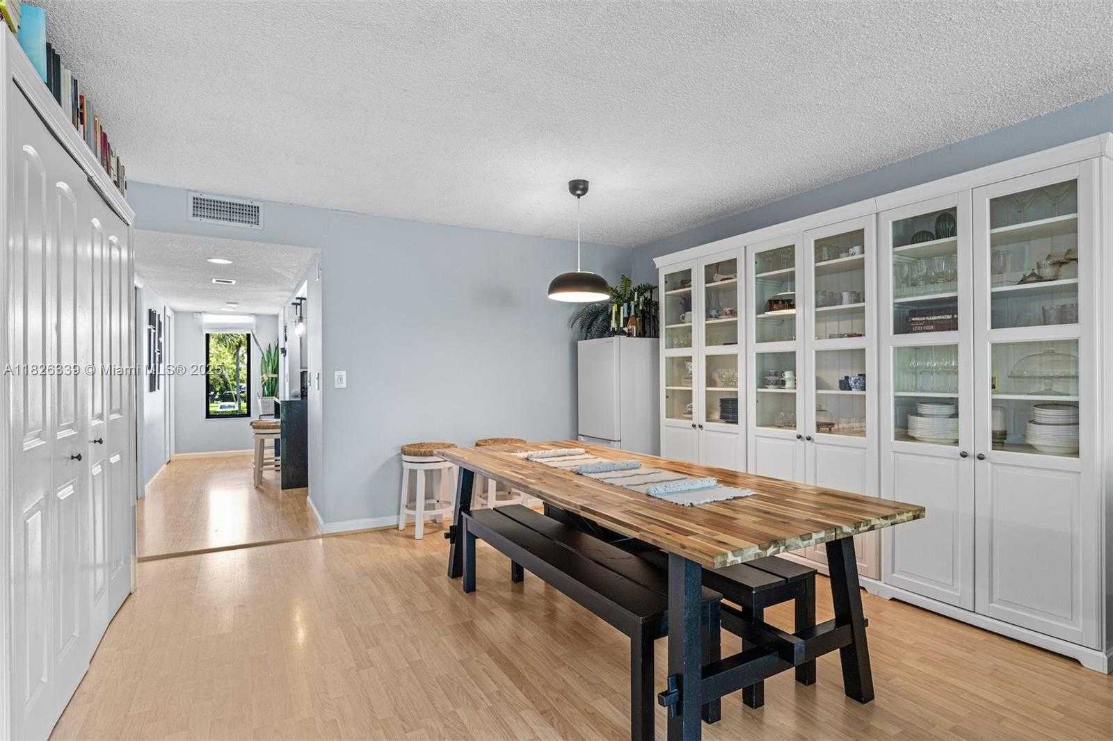 Small Image of 195 LAKEVIEW DR #205, Weston Number 10