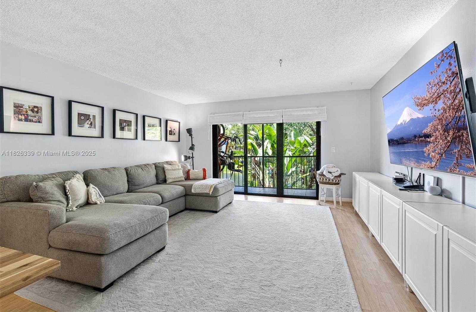 Small Image of 195 LAKEVIEW DR #205, Weston Number 11
