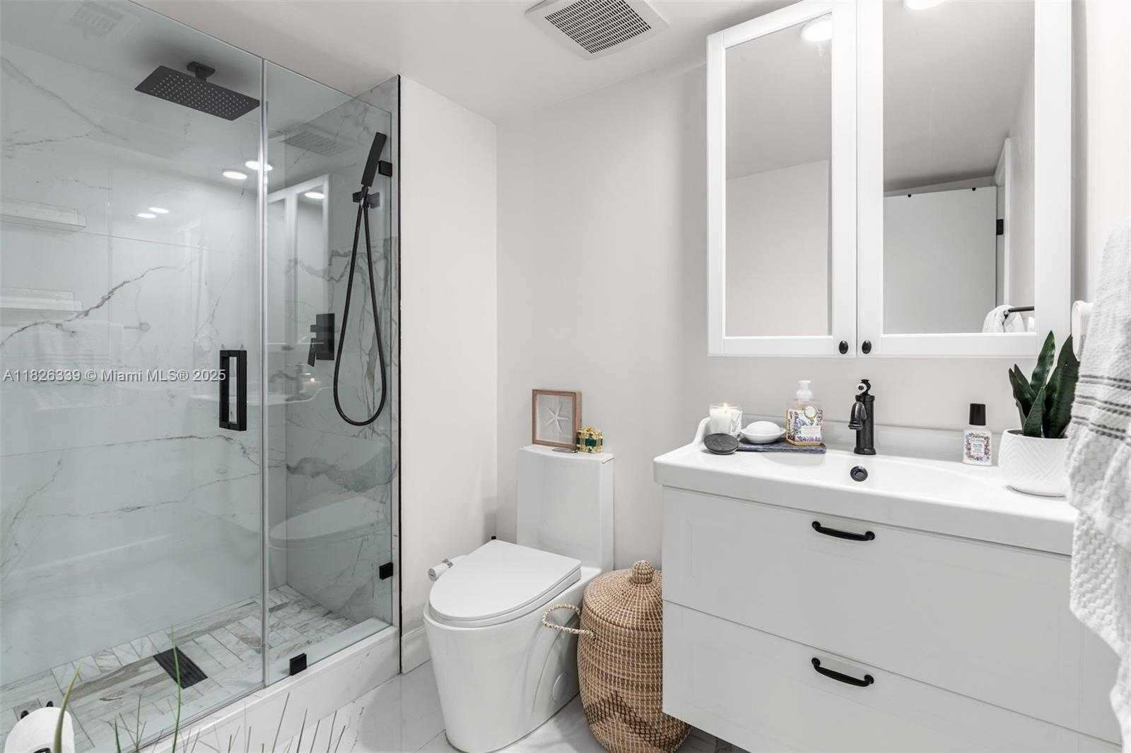 Small Image of 195 LAKEVIEW DR #205, Weston Number 18