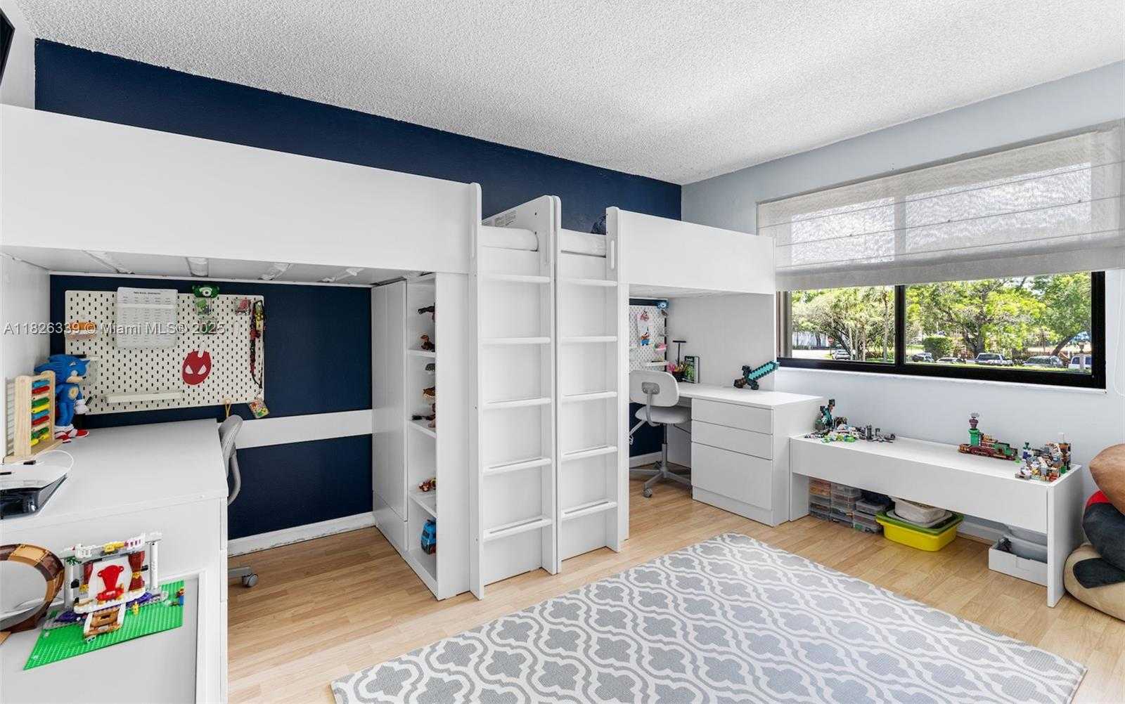 Small Image of 195 LAKEVIEW DR #205, Weston Number 19