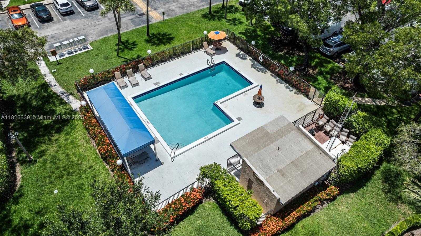 Small Image of 195 LAKEVIEW DR #205, Weston Number 22