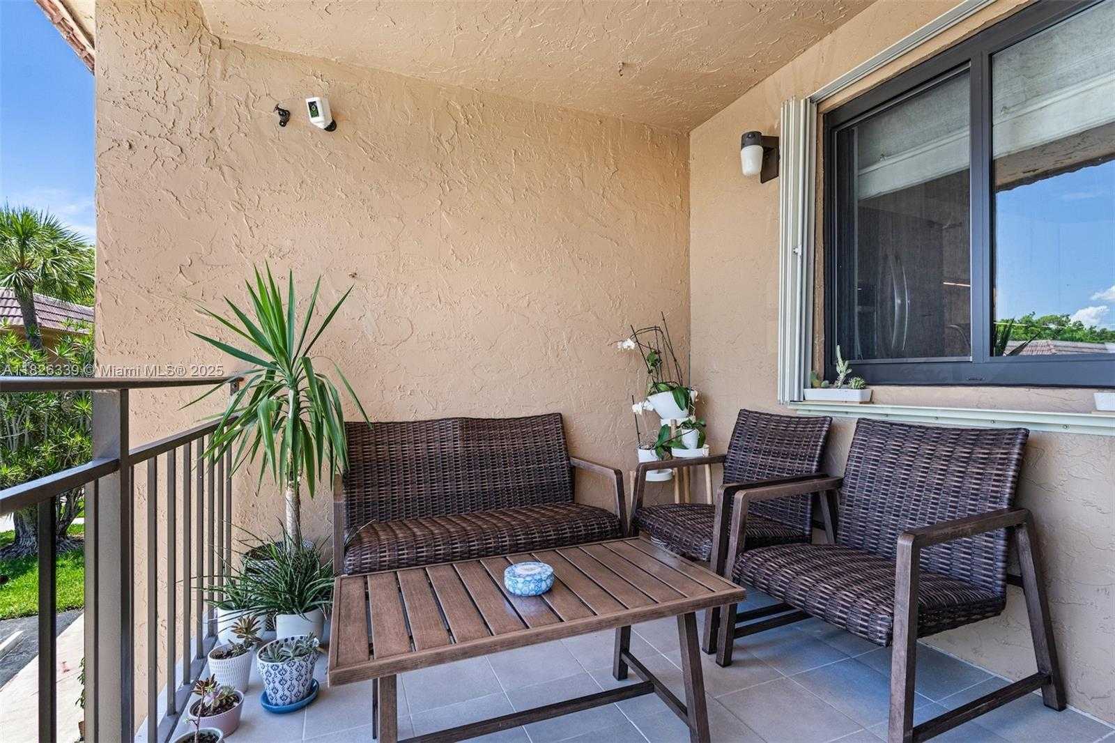 Small Image of 195 LAKEVIEW DR #205, Weston Number 4