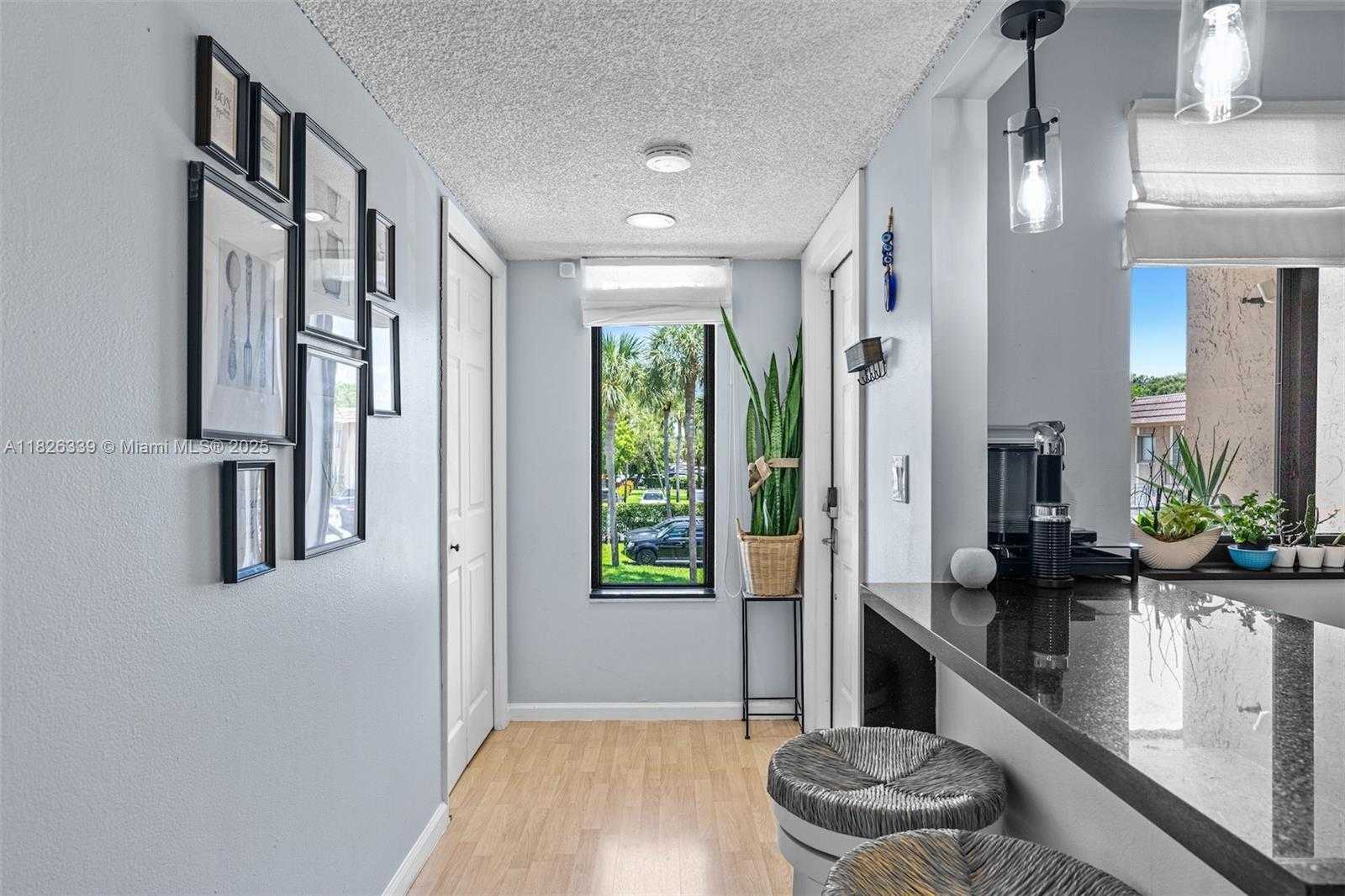 Small Image of 195 LAKEVIEW DR #205, Weston Number 5