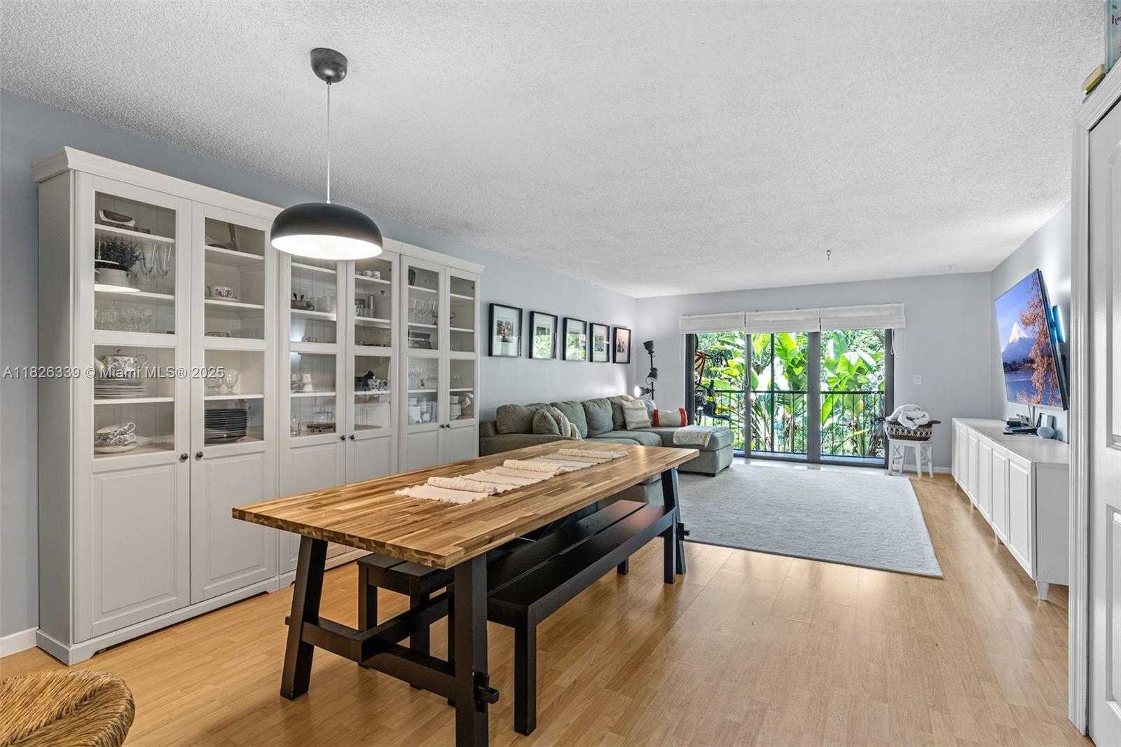 Small Image of 195 LAKEVIEW DR #205, Weston Number 9