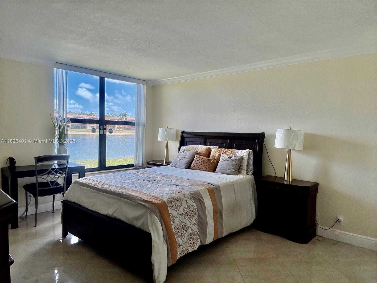 Small Image of 6404 CORAL LAKE DR #104, Margate Number 11