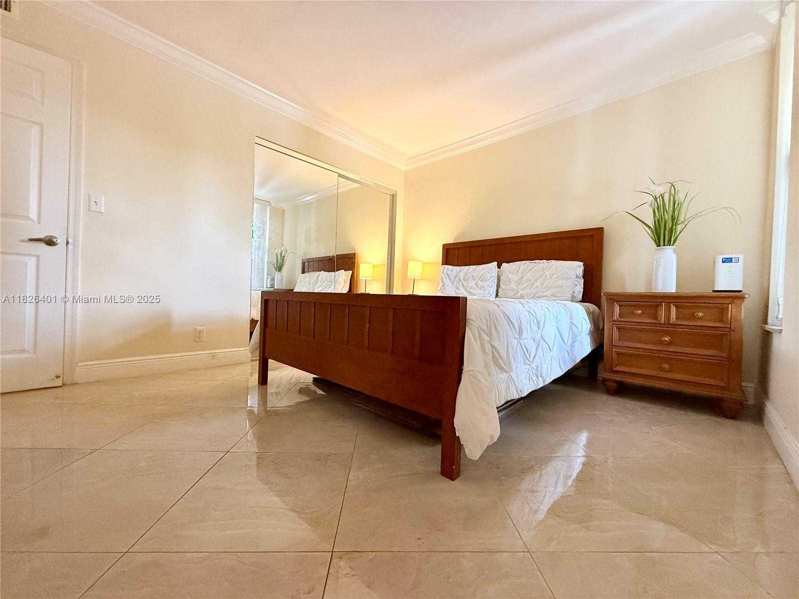 Small Image of 6404 CORAL LAKE DR #104, Margate Number 15