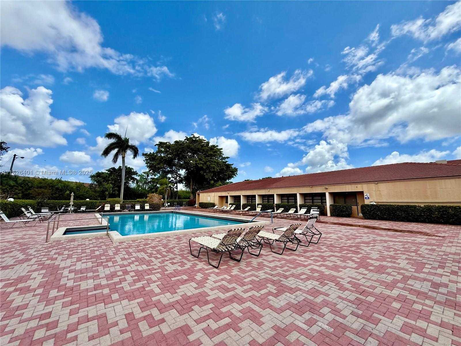 Small Image of 6404 CORAL LAKE DR #104, Margate Number 20