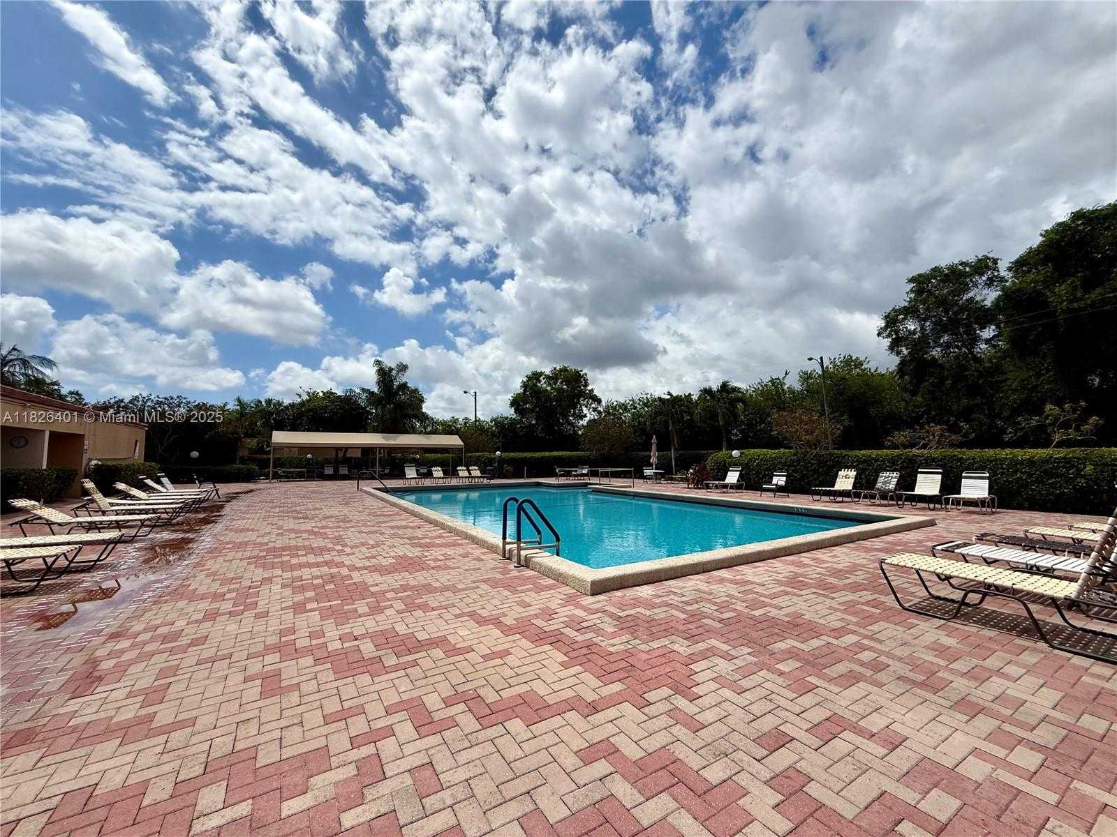 Small Image of 6404 CORAL LAKE DR #104, Margate Number 21